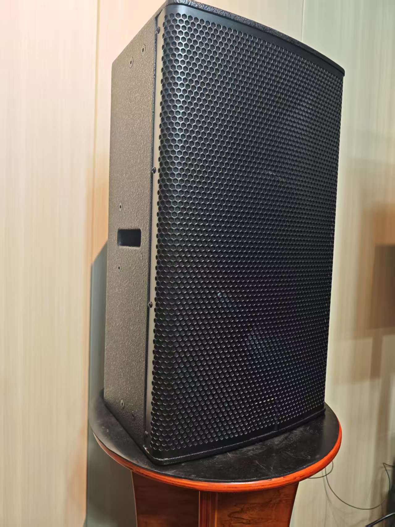 12インチ木製アクティブスピーカー 2*400wパワーアンプ - Outdoor Power Direct のレビューと価格